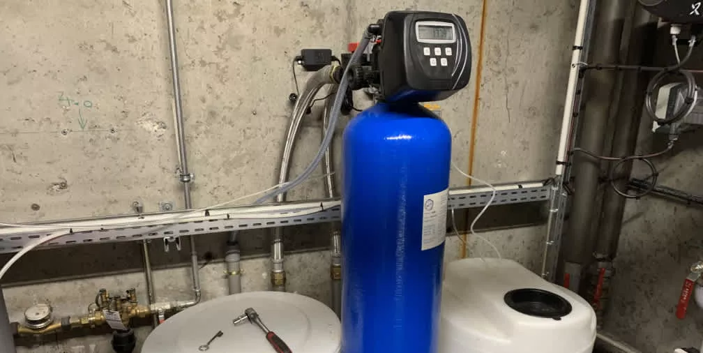 Protégez votre maison du calcaire avec un adoucisseur d’eau